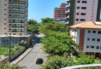 Apartamento Guaruj   Praia Asturias e Praia do Tombo has Balcony rooms