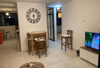 L   appartement du bonheur allows 18 year olds to book a room