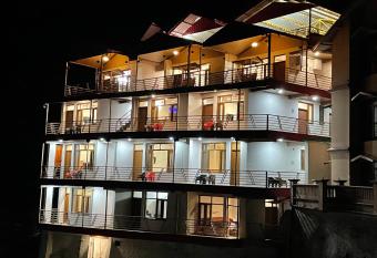 Himashray has Balcony rooms