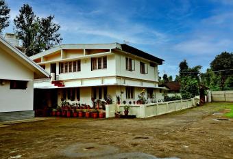 Thavihakklu Homestay - Entire Place & Coffee Estate has Balcony rooms