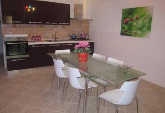 a 100metri da Piazza Duomo di Ortigia has Balcony rooms