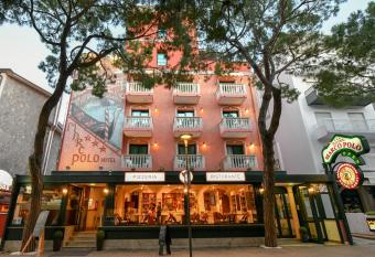 Hotel Marco Polo allows 18 year olds to book a room