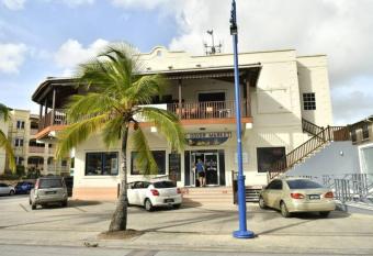 Dover Beach Townhouse has Balcony rooms
