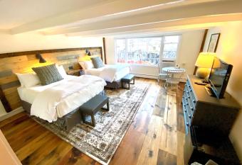 Farm Road Estate - Inn Room 4 has Balcony rooms