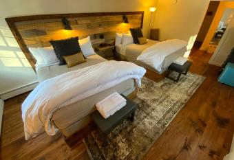 Farm Road Estate - Inn Room 5 has Balcony rooms