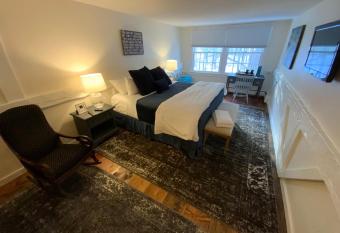 Farm Road Estate - Inn Room 7 has Balcony rooms