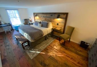 Farm Road Estate - Inn Room 8 has Balcony rooms