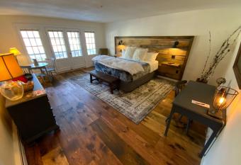 Farm Road Estate - Inn Room 10 - Luxury King has Balcony rooms