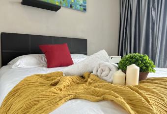 United Premium Suite - Trefoil Setia Alam has Balcony rooms