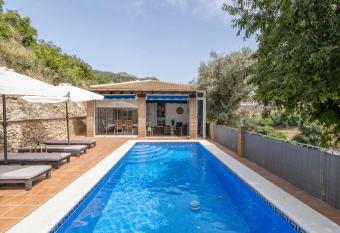 Casa Flamenca has Balcony rooms