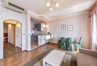 Gardasol Superior 2 Vista Lago has Balcony rooms