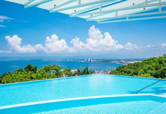 1004 AVALON - Amapas Luxury unit private pool allows 18 year olds to book a room