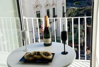 Vinny s Relais - Deluxe rooms & Suite allows 18 year olds to book a room