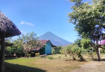 Hostel Santa Cruz Ometepe allows 18 year olds to book a room