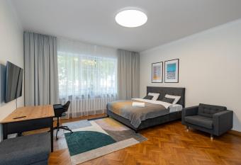 Downtown 4BD Master Apartment by Hostlovers allows 18 year olds to book a room