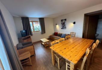 Pracondu RENOVE OUTDOOR & FUN Appartement 8 personnes has Balcony rooms