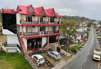 HOTEL DEV CHHAYA allows 18 year olds to book a room