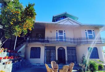 Vivek Homestay Bir has Smoking/Balcony rooms