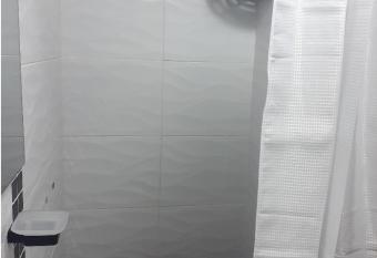 Studio schoelcher allows 18 year olds to book a room