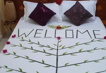 Night Star Dhangethi has Balcony rooms