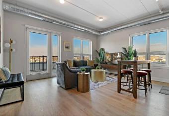 Hip & Stylish 2BR Apartment in Belmont - Belmont 606 has Balcony rooms