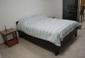 Departamento Arena de Mar, sencillo y confortable allows 18 year olds to book a room