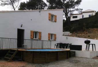 gite du domaine de collongue allows 18 year olds to book a room