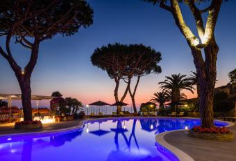 Cala del Porto Resort allows 18 year olds to book a room