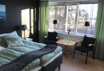 Hammar   Vandrarhem allows 18 year olds to book a room