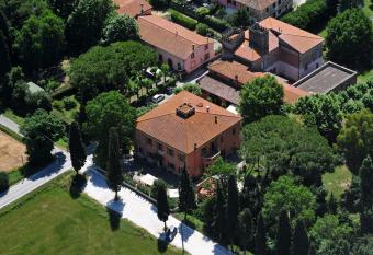 Hotel Villa Maya allows 18 year olds to book a room