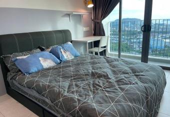 Fantastic View, Cozy and Lovely 3BR Condo at Meritus Residensi has Balcony rooms