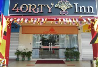 4orty Inn has Smoking rooms