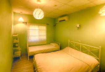 Meinong Forest Starlight Lodge has rooms with a private hot tub