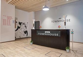 SPOT ON 85109 Hotel Silver Key Inn allows 18 year olds to book a room