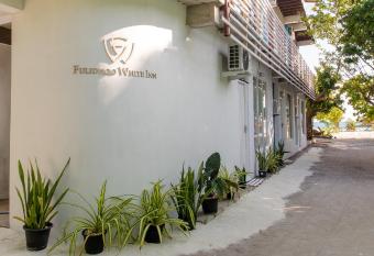 Fulidhoo White Inn has Balcony rooms