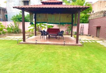 JAWAHAR VILLA - 2BHK - City Centre allows 18 year olds to book a room