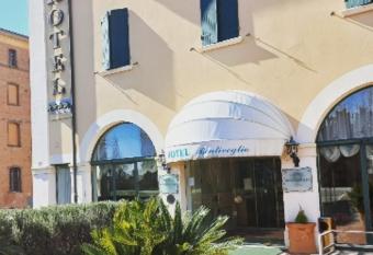 Hotel Bentivoglio Residenza D Epoca allows 18 year olds to book a room