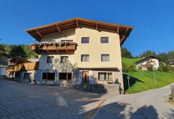 Kaiser Traum Appartement has Balcony rooms