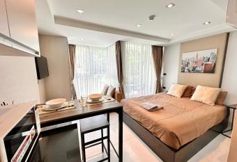 CALM STUDIO in Serenity Wongamat has Balcony rooms