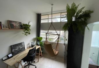 Ap Completo Hist  rico Niemeyer Perto de tudo, 4 h  spedes has Smoking rooms