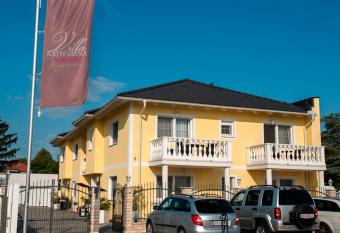 Villa Katharina has Balcony rooms