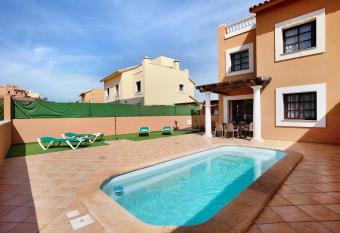 Villa Paraiso has Balcony rooms