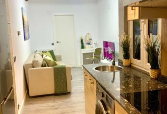 Askao - Casco Viejo - LBI00444 allows 18 year olds to book a room