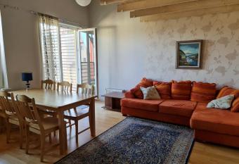 Vanalinna vaatega suure r  duga korter has Balcony rooms