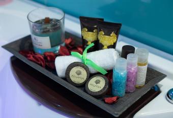 Hotel San Paolo has rooms with a private hot tub