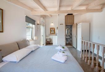 Sweet Dreams Maisonnette has Balcony rooms