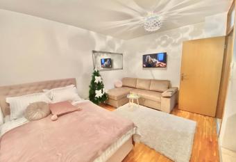 Stan na dan SILVER, Lukavica, Istocno Sarajevo has Balcony rooms