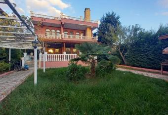 TEK  RDA   MARMARA ERE  L  S   DEN  Z MANZARALI V  LLA has Balcony rooms