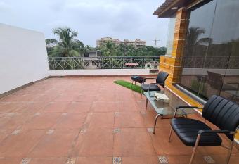 RK 2 and 3 bedroom penthouse allows 18 year olds to book a room