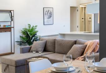 Espectacular El Pilar8 BY TATIANA allows 18 year olds to book a room